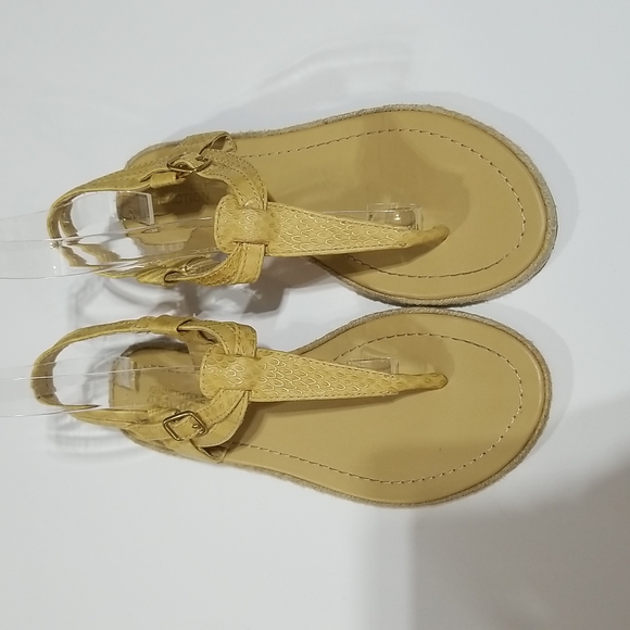 Kenneth Cole Reaction Shoes - KENNETH COLE REACTION Squared Away Yellow Thong Sandals